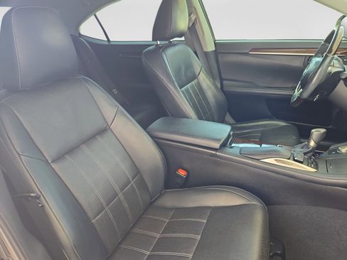 Used 2016 Lexus ES 350 w/ Luxury Package w/Wood Trim FWD image 16