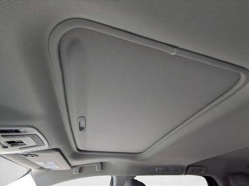 Used 2024 Toyota Sienna XLE FWD image 14