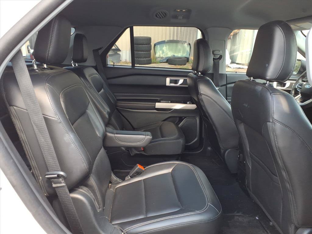 Used 2024 Ford Explorer XLT w/ Equipment Group 202A RWD image 15