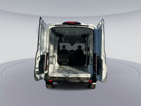 New 2026 Ford Transit 250 148 Medium Roof RWD image 32