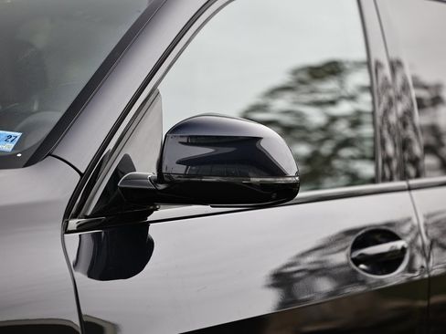 New 2026 BMW X5 xDrive40i w/ Executive Package image 16