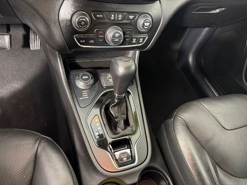 Used 2019 Jeep Cherokee Limited AWD/4WD image 19