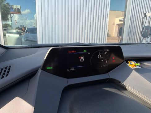 Used 2023 Toyota Prius XLE FWD image 7
