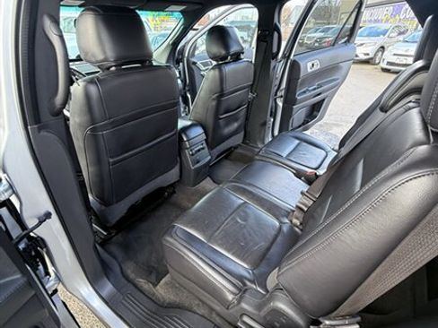 Used 2013 Ford Explorer XLT image 30