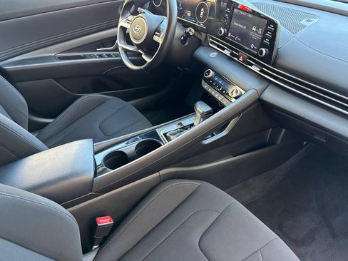 Used 2021 Hyundai Elantra SEL w/ Convenience Package FWD image 17
