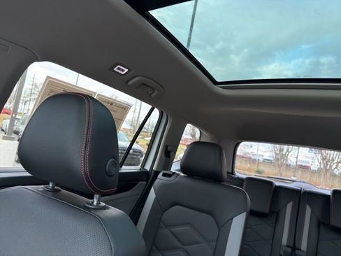 Used 2024 Volkswagen Atlas Peak Edition SE image 18