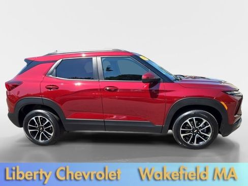 Used 2025 Chevrolet TrailBlazer LT w/ Convenience Package AWD/4WD image 2