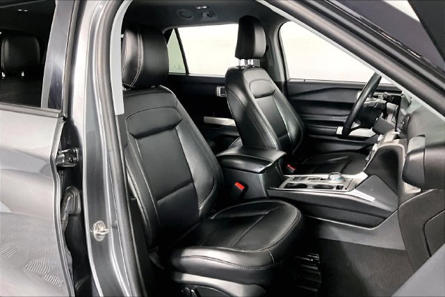 Used 2023 Ford Explorer XLT w/ Equipment Group 202A RWD image 9
