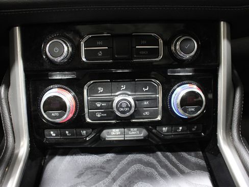 Used 2022 GMC Yukon Denali AWD/4WD image 16
