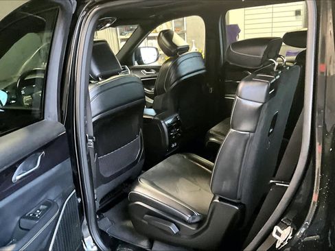 Used 2021 Jeep Grand Cherokee L Laredo image 12