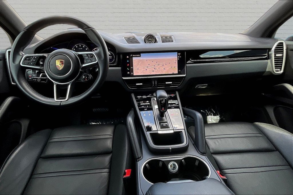 Used 2023 Porsche Cayenne w/ Premium Package AWD/4WD image 7