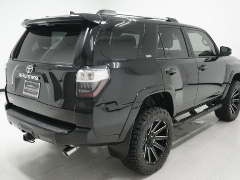 Used 2019 Toyota 4Runner SR5 Premium AWD/4WD image 4