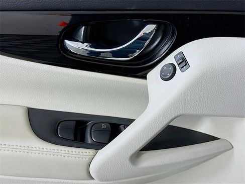 Certified 2022 Nissan Rogue Sport SV image 23