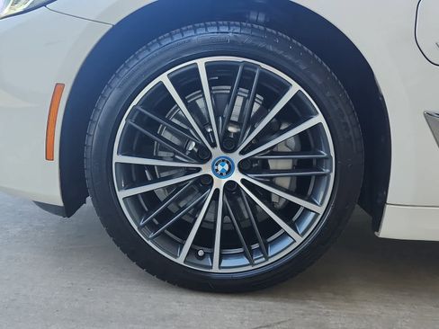 Used 2023 BMW 530e w/ Premium Package RWD image 7
