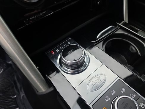 Used 2017 Land Rover Discovery HSE image 19