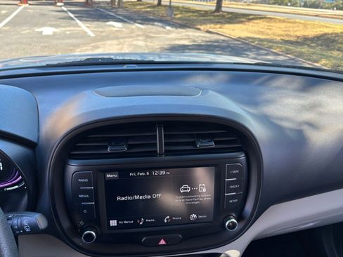Used 2025 Kia Soul LX w/ LX Technology Package image 18