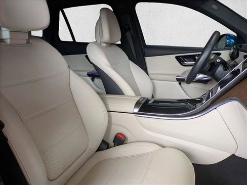 Certified 2025 Mercedes-Benz GLC 300 image 23