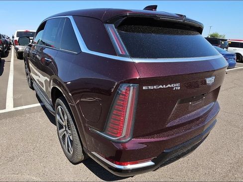 Used 2025 Cadillac Escalade IQ Luxury 2 AWD/4WD image 3