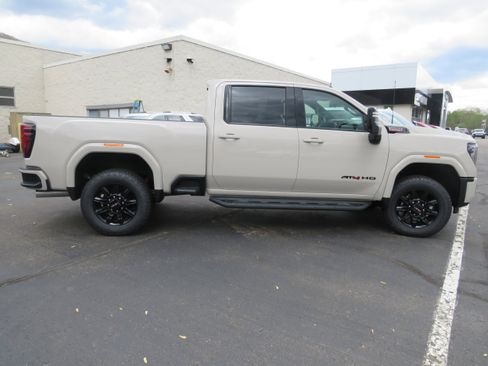 New 2026 GMC Sierra 2500 AT4 w/ LPO, Black Badging Package AWD/4WD image 8