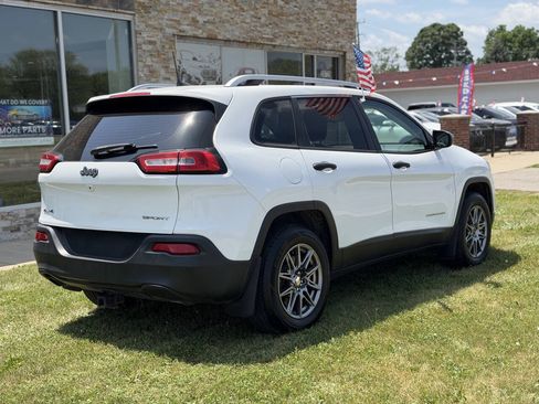 Used 2017 Jeep Cherokee Sport w/ Cold Weather Group AWD/4WD image 7