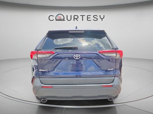 Used 2019 Toyota RAV4 XLE Premium FWD image 2