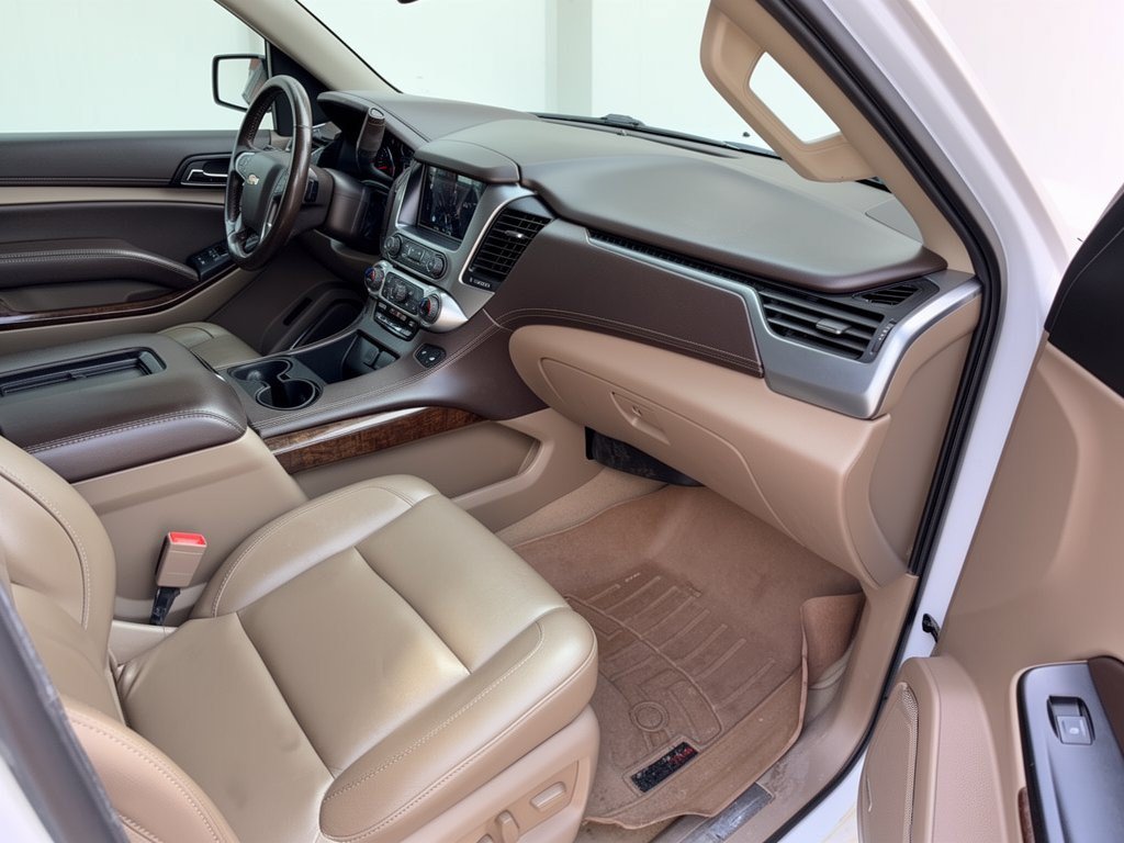 Used 2020 Chevrolet Suburban LT w/ Luxury Package RWD image 30