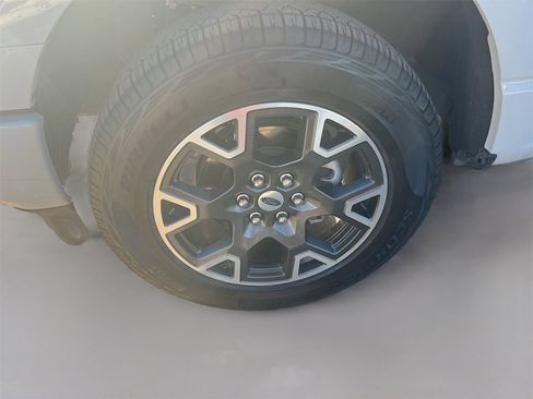 Used 2024 Ford F150 Lariat w/ FX4 Off-Road Package image 32