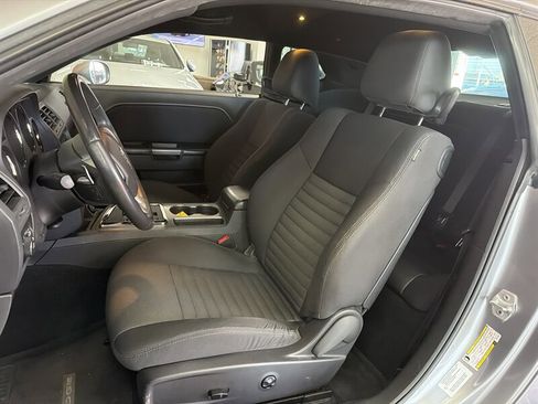 Used 2014 Dodge Challenger R/T image 10