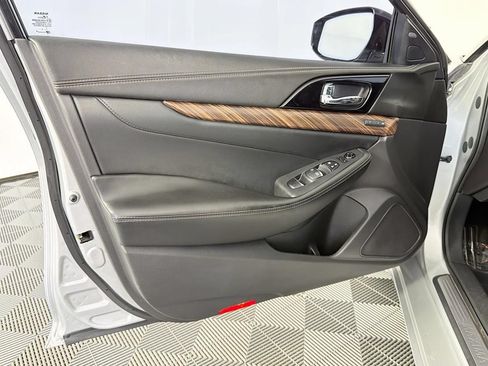 Used 2016 Nissan Maxima Platinum FWD image 18