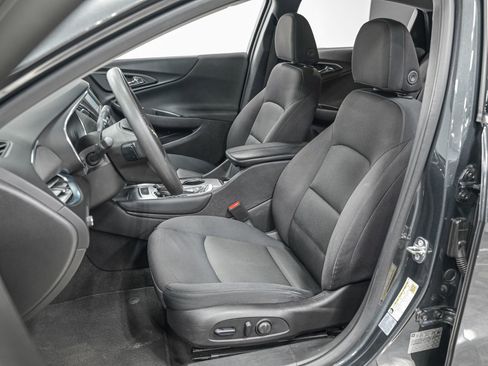 Used 2017 Chevrolet Malibu LT image 18