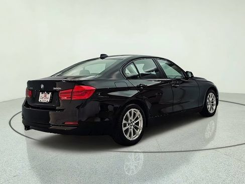 Used 2017 BMW 320i xDrive Sedan AWD/4WD image 6