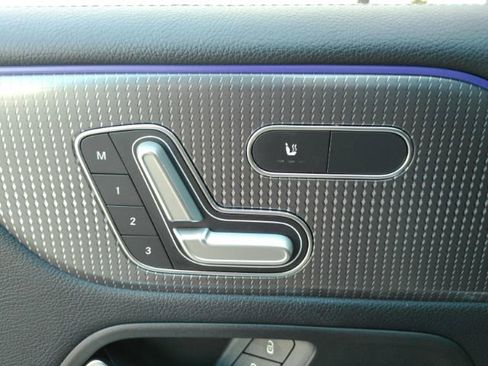 Used 2020 Mercedes-Benz GLB 250 w/ Premium Package image 19