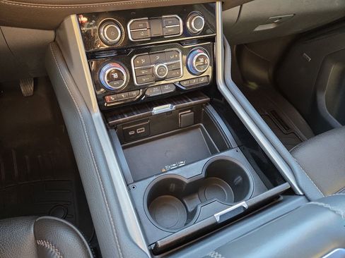 Used 2021 GMC Yukon Denali w/ Advanced Technology Package image 22