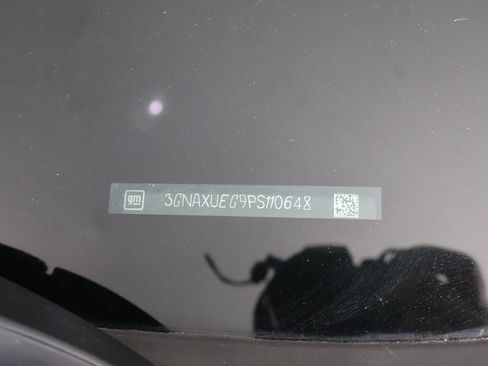 Used 2023 Chevrolet Equinox LT AWD/4WD image 46
