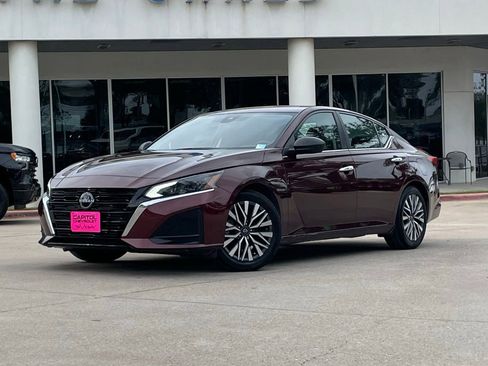 Used 2024 Nissan Altima 2.5 SV FWD image 1