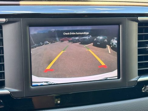 Used 2023 Chrysler Voyager LX FWD image 17