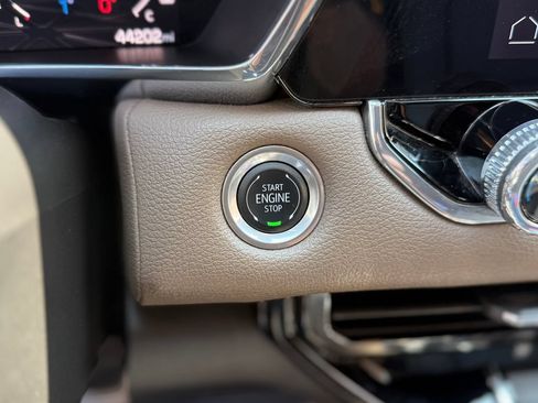 Used 2024 GMC Canyon Denali AWD/4WD image 15