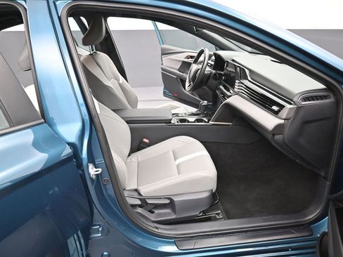 Used 2025 Toyota Camry SE image 34