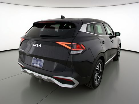 Used 2025 Kia Sportage LX image 9