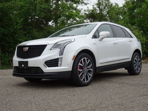 Certified 2023 Cadillac XT5 Sportv w/ Technology Package AWD/4WD image 1