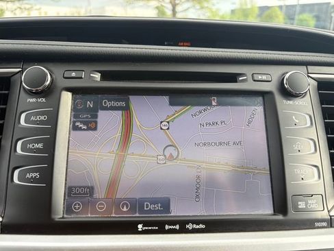 Used 2019 Toyota Highlander SE w/ Nightshade Edition image 10