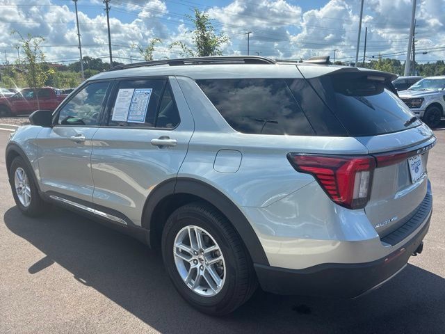 Used 2025 Ford Explorer Active w/ Active Comfort Package RWD image 4