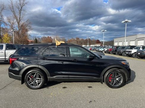 Certified 2025 Ford Explorer ST image 5