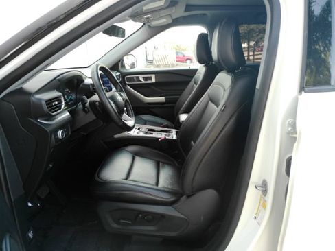 Used 2021 Ford Explorer XLT w/ Equipment Group 202A AWD/4WD image 6