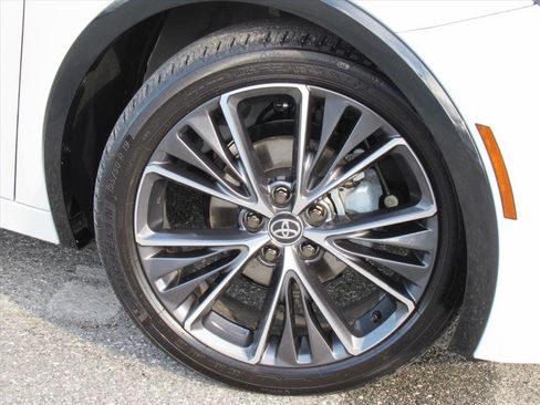 Used 2025 Toyota Prius XLE image 7