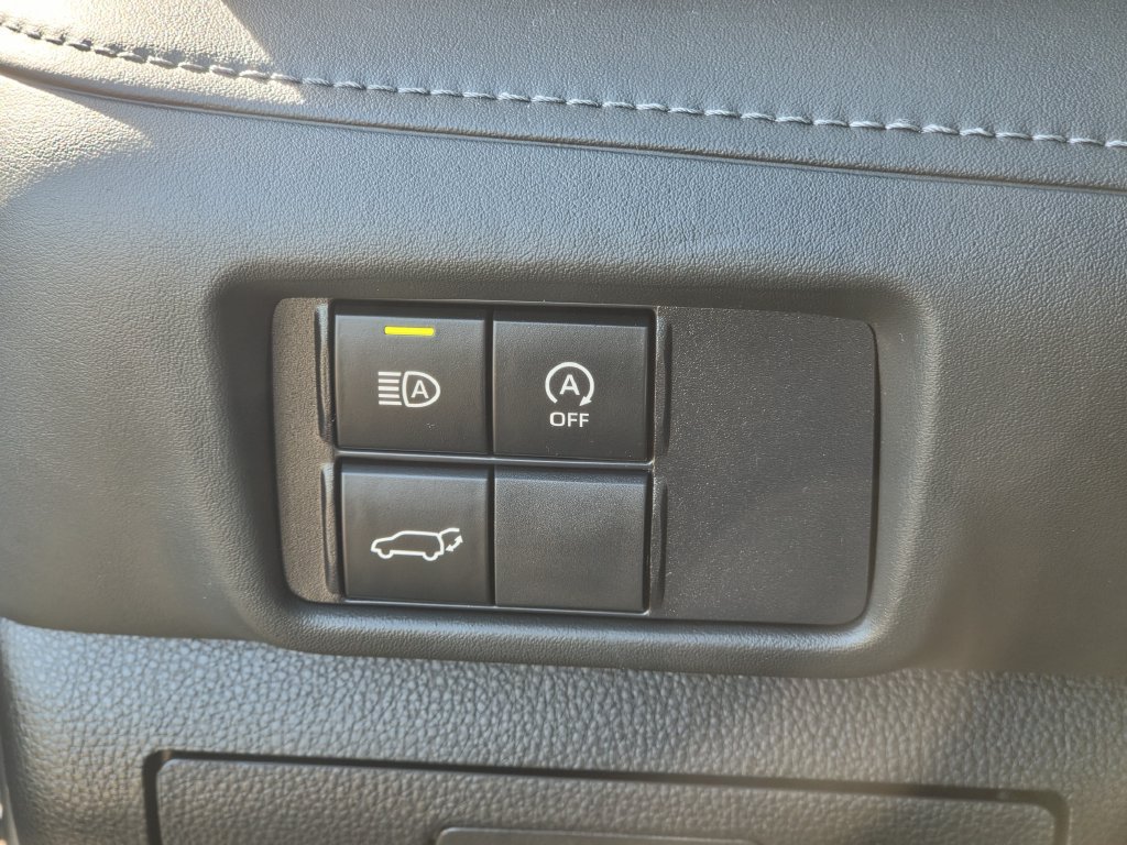 Used 2025 Toyota Highlander LE FWD image 25