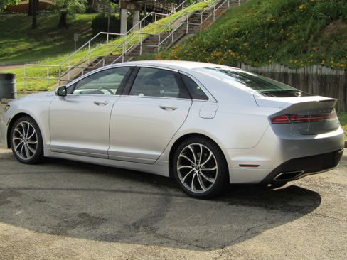 Used 2018 Lincoln MKZ Select w/ Select Plus Package AWD/4WD image 3