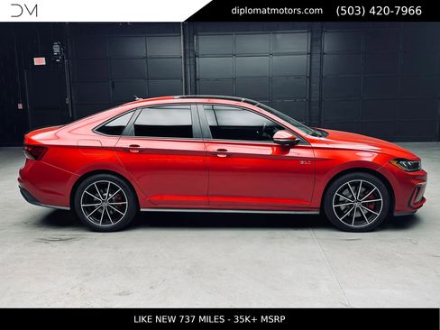 Used 2025 Volkswagen Jetta GLI Autobahn FWD image 8