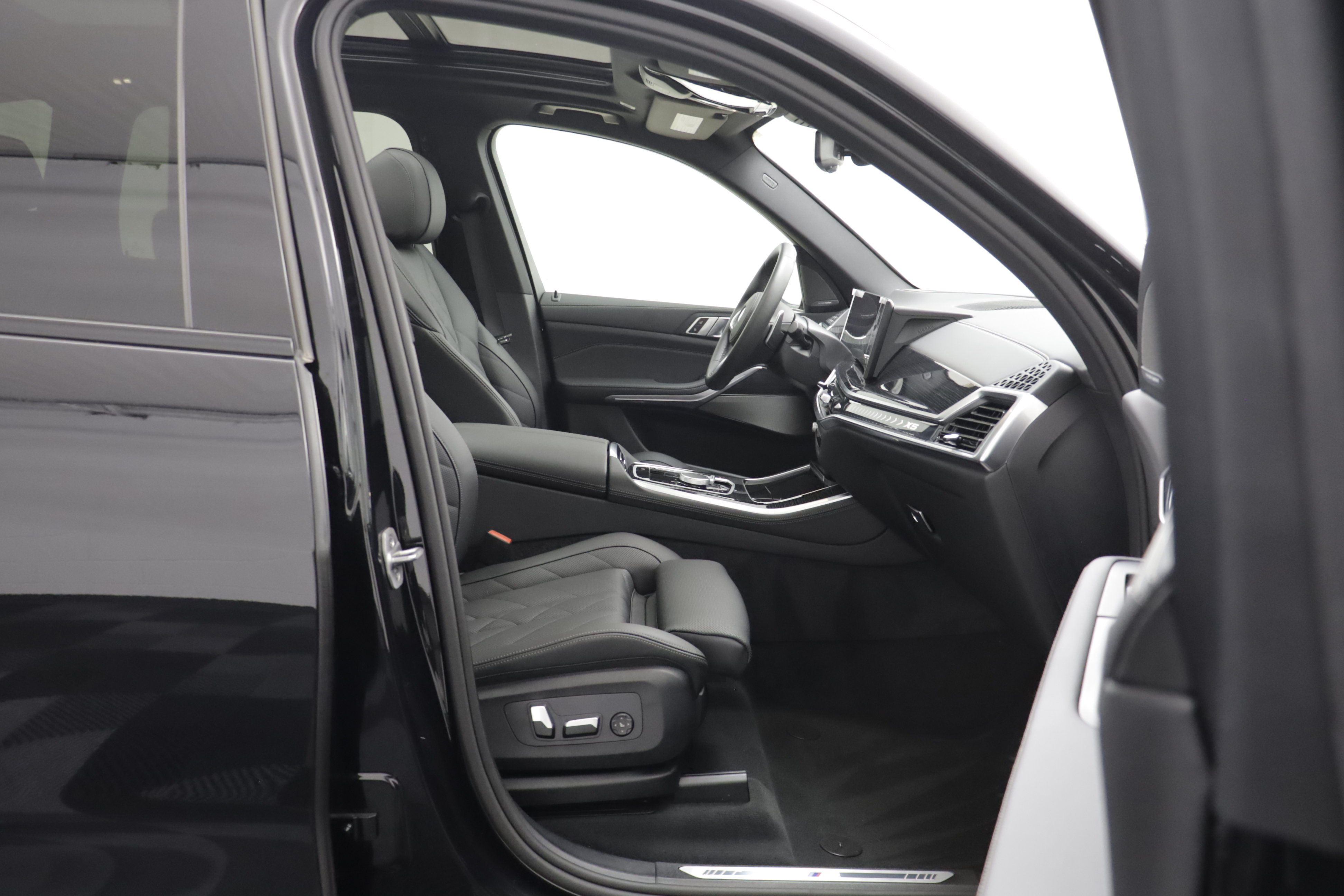 Used 2026 BMW X5 xDrive40i w/ M Sport Package AWD/4WD image 18