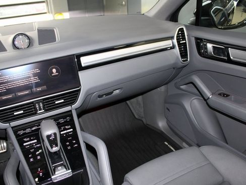 Used 2023 Porsche Cayenne S image 26